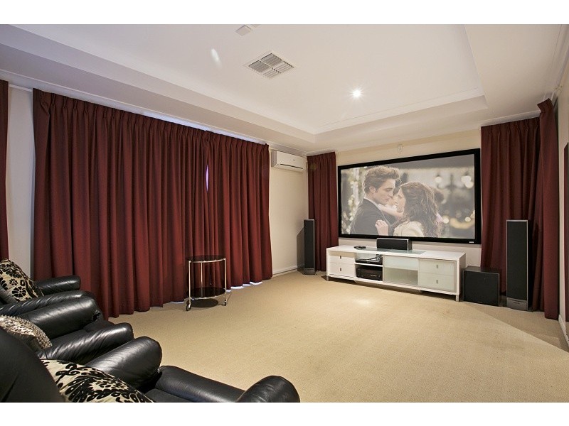 3 Burdekin Drive, Sinnamon Park QLD 4073