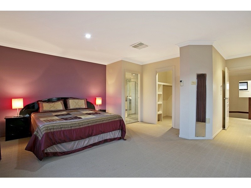 3 Burdekin Drive, Sinnamon Park QLD 4073