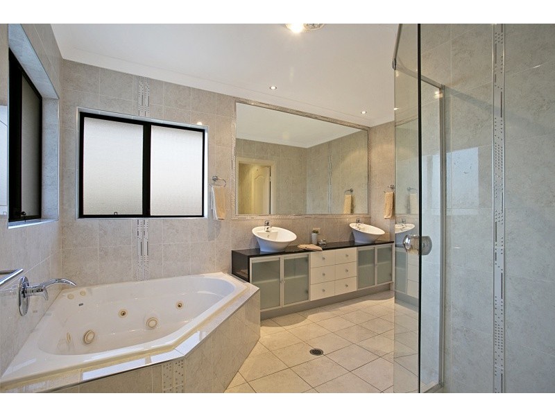 3 Burdekin Drive, Sinnamon Park QLD 4073