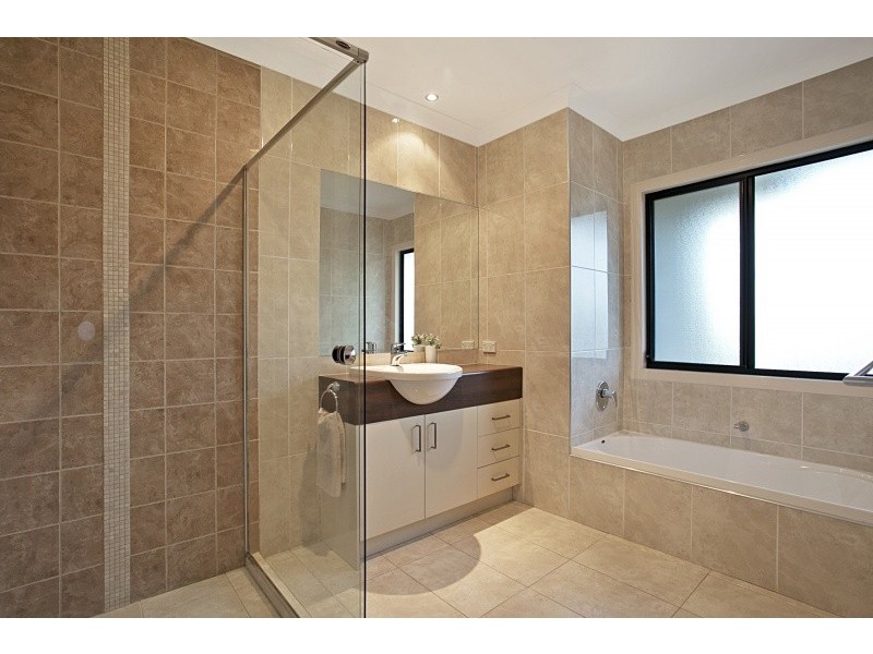 3 Burdekin Drive, Sinnamon Park QLD 4073