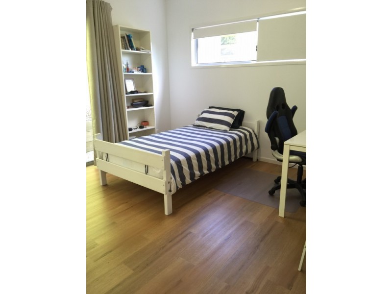 8 Newcomen Street, Indooroopilly QLD 4068