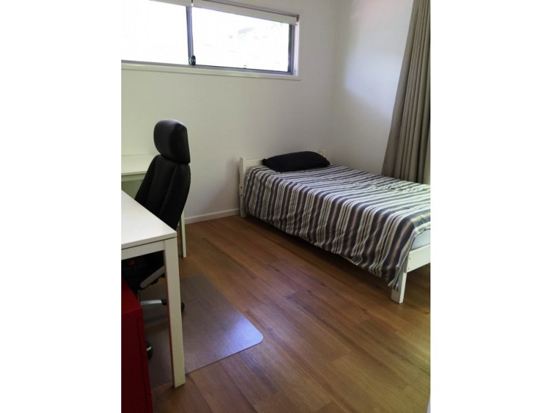 8 Newcomen Street, Indooroopilly QLD 4068