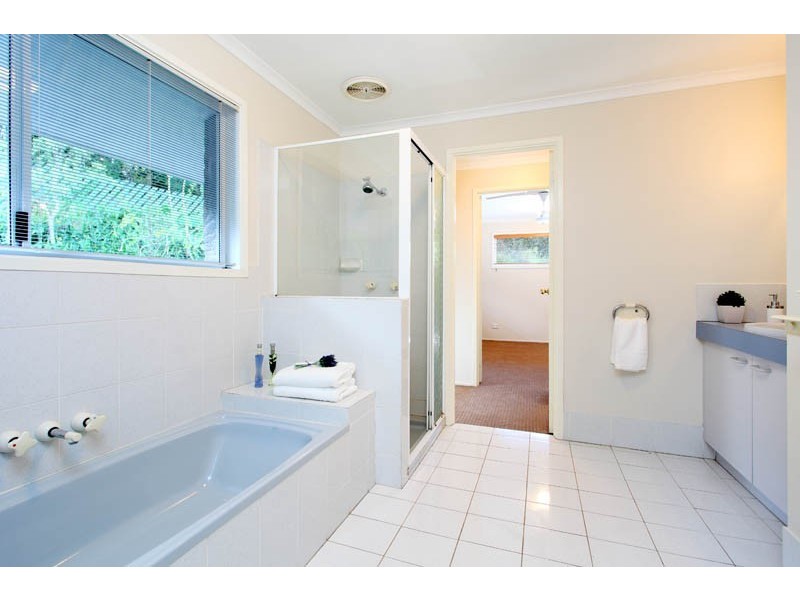 37 Nankoor Street, Chapel Hill QLD 4069