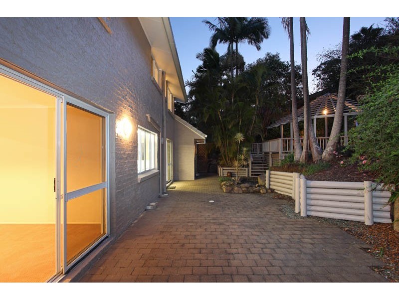 37 Nankoor Street, Chapel Hill QLD 4069