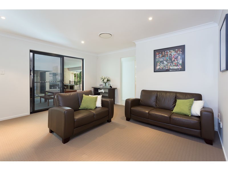 53a Lagoon Crescent, Bellbowrie QLD 4070