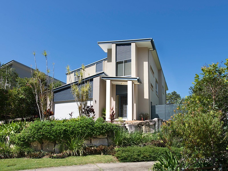 8 Sands Place, Chapel Hill QLD 4069