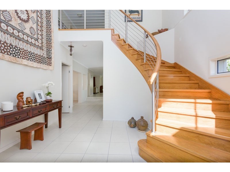 8 Sands Place, Chapel Hill QLD 4069