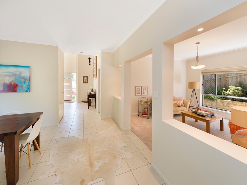 8 Sands Place, Chapel Hill QLD 4069