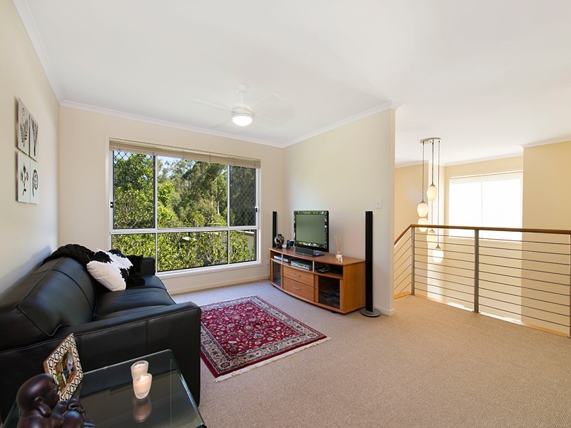 8 Sands Place, Chapel Hill QLD 4069