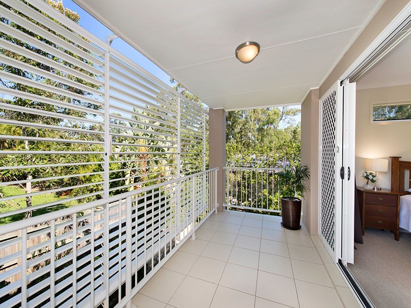 8 Sands Place, Chapel Hill QLD 4069