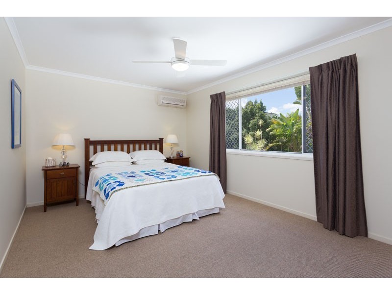 8 Sands Place, Chapel Hill QLD 4069