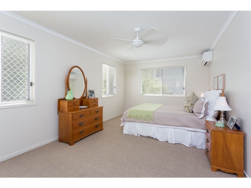 8 Sands Place, Chapel Hill QLD 4069