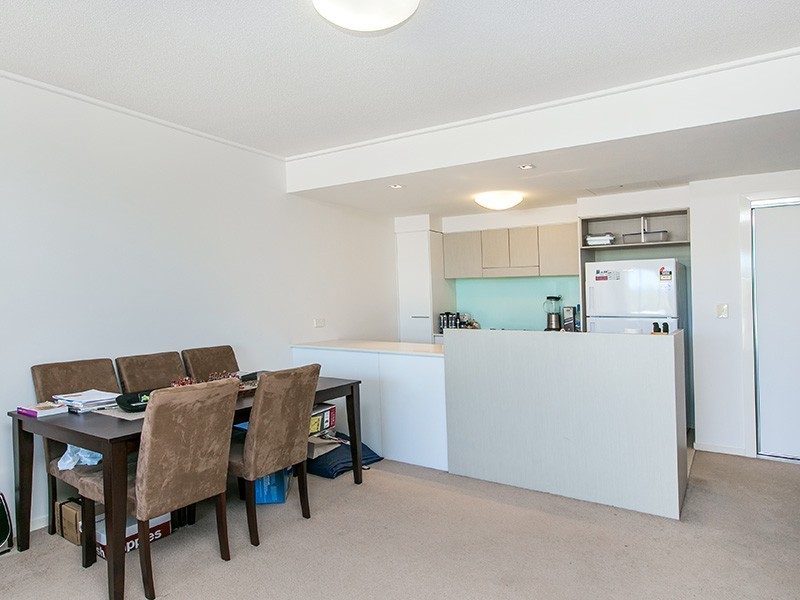 1304/16-28 Surbiton Court, Carindale QLD 4152