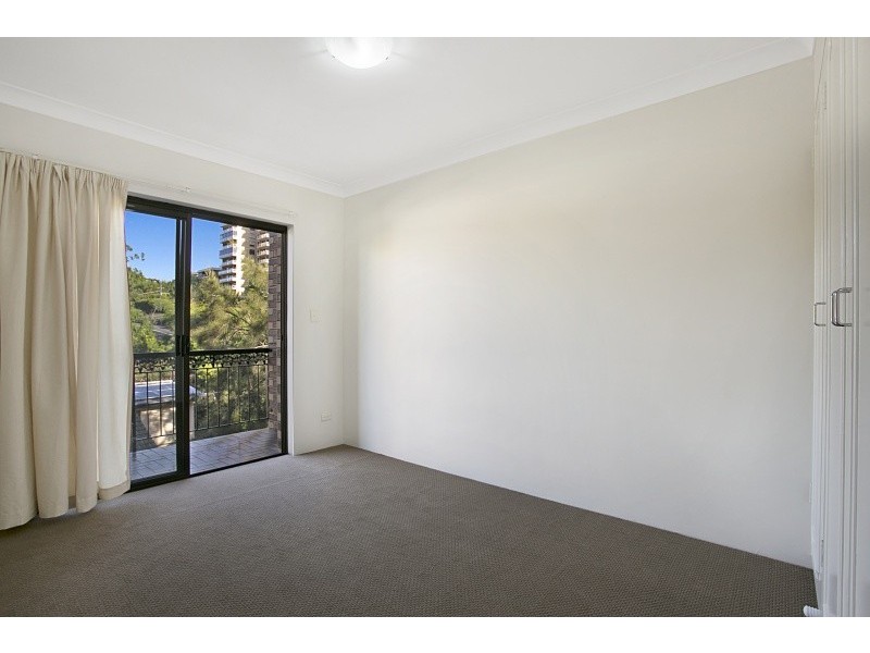 7/42 Sir Fred Schonell Drive, St Lucia QLD 4067