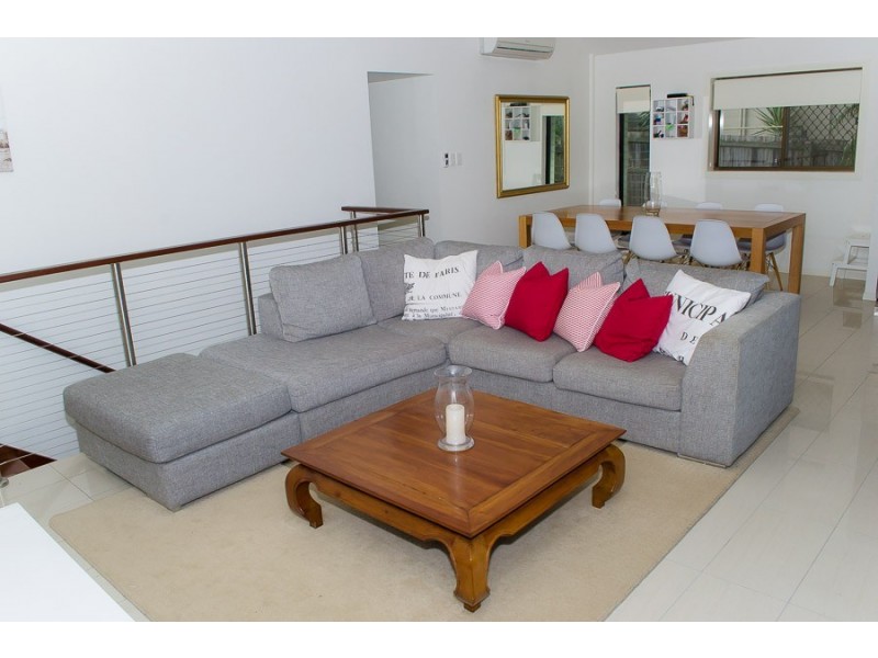 6 Robyn Street, Chapel Hill QLD 4069