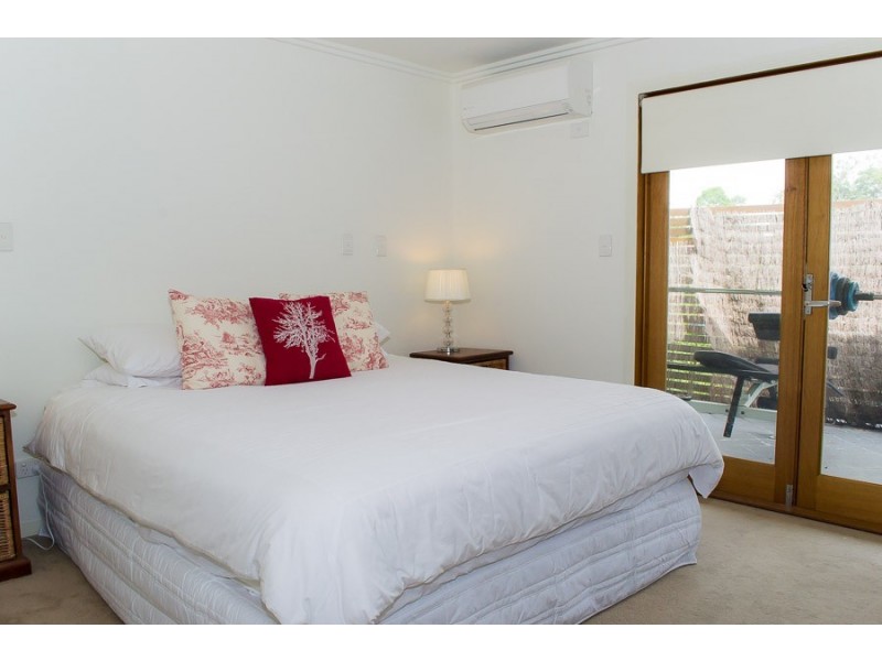 6 Robyn Street, Chapel Hill QLD 4069