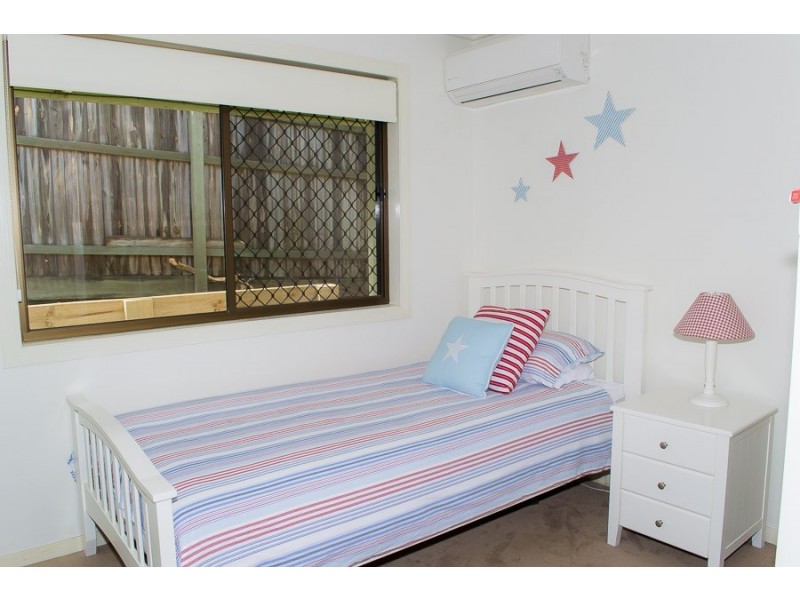 6 Robyn Street, Chapel Hill QLD 4069