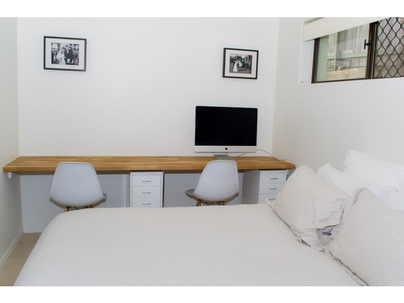 6 Robyn Street, Chapel Hill QLD 4069