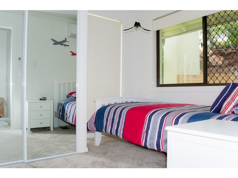 6 Robyn Street, Chapel Hill QLD 4069