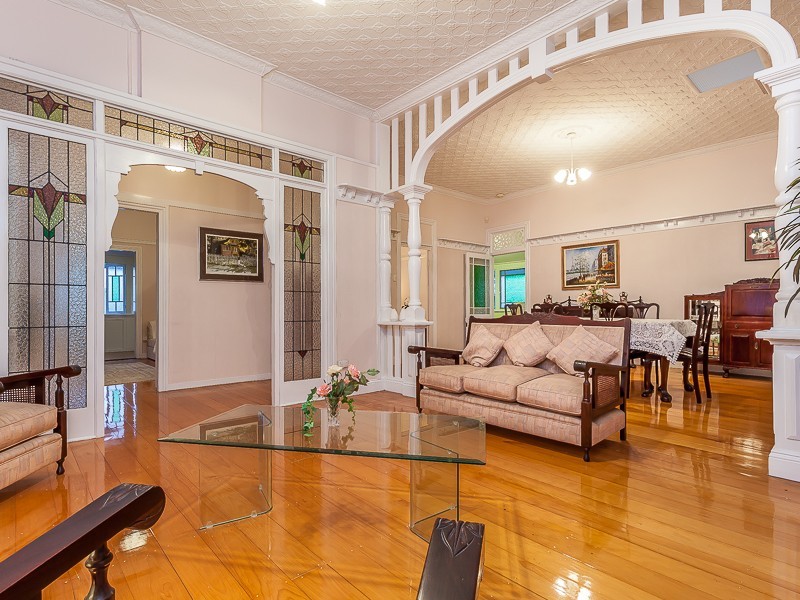 137 Ashgrove Avenue, Ashgrove QLD 4060