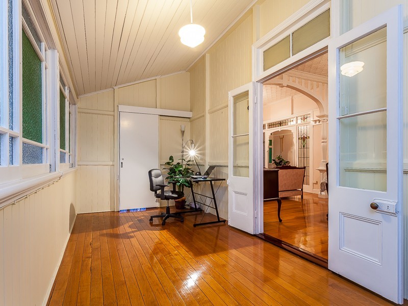 137 Ashgrove Avenue, Ashgrove QLD 4060