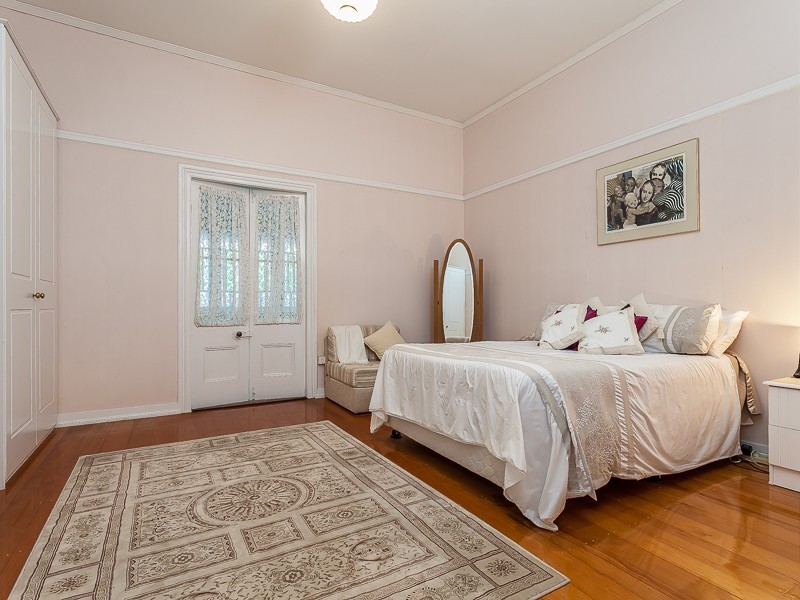 137 Ashgrove Avenue, Ashgrove QLD 4060