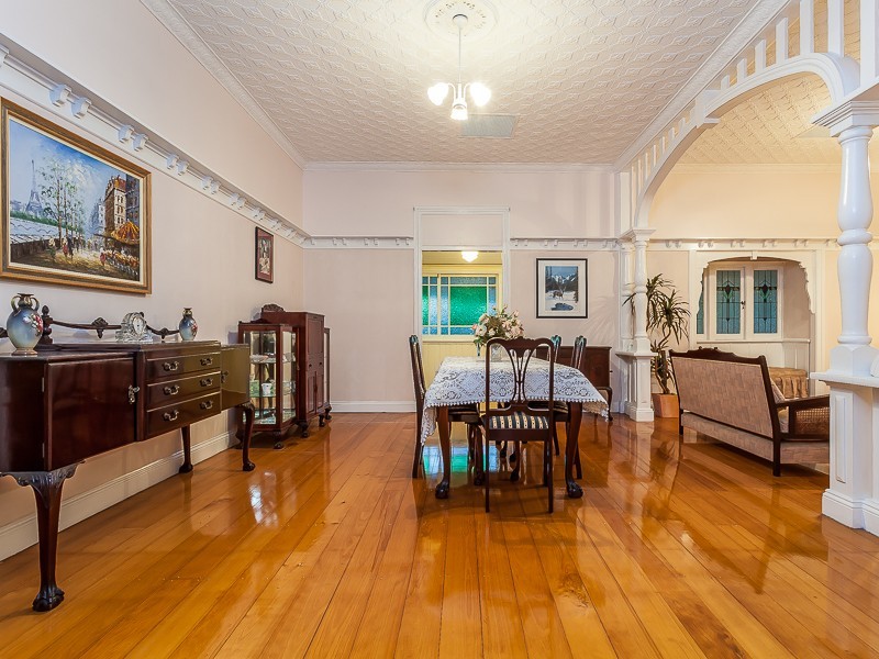137 Ashgrove Avenue, Ashgrove QLD 4060