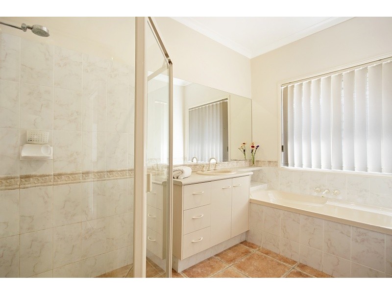 81 Thomas Macleod Avenue, Sinnamon Park QLD 4073