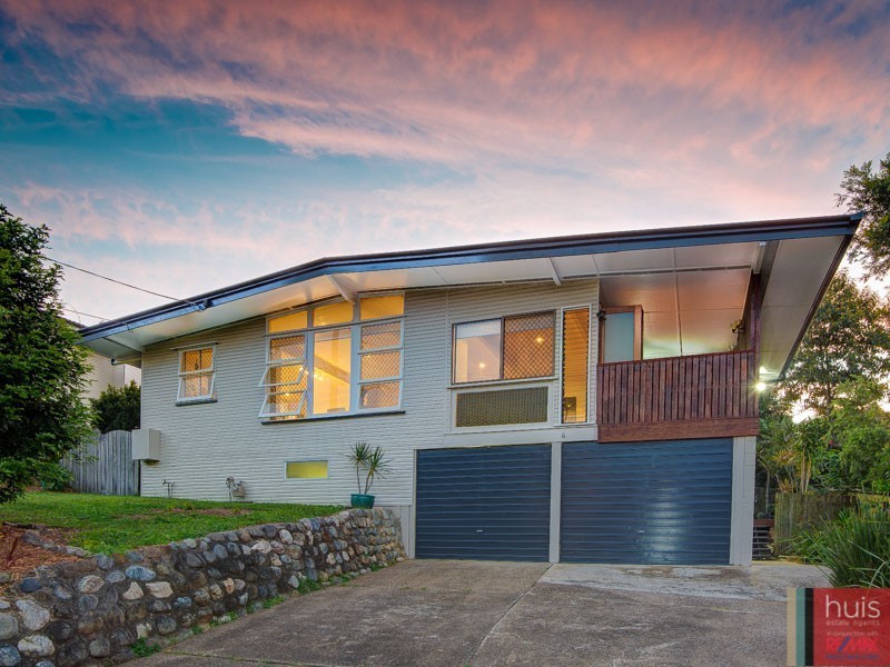 6 Tara St, Stafford Heights QLD 4053