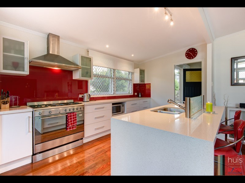 6 Tara St, Stafford Heights QLD 4053