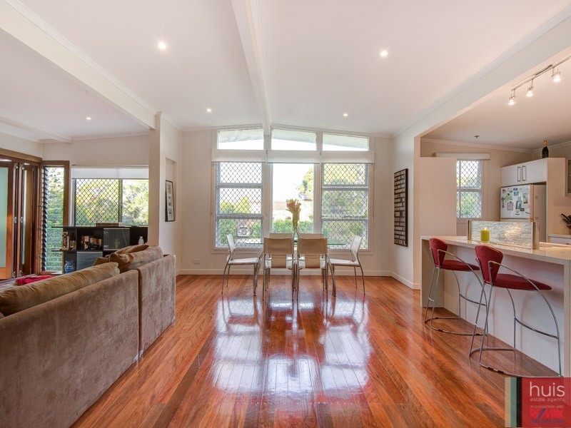 6 Tara St, Stafford Heights QLD 4053