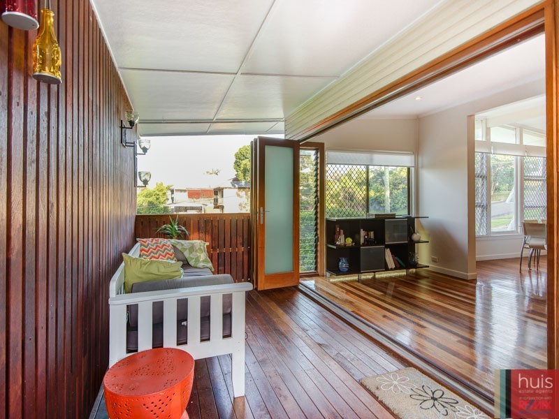 6 Tara St, Stafford Heights QLD 4053