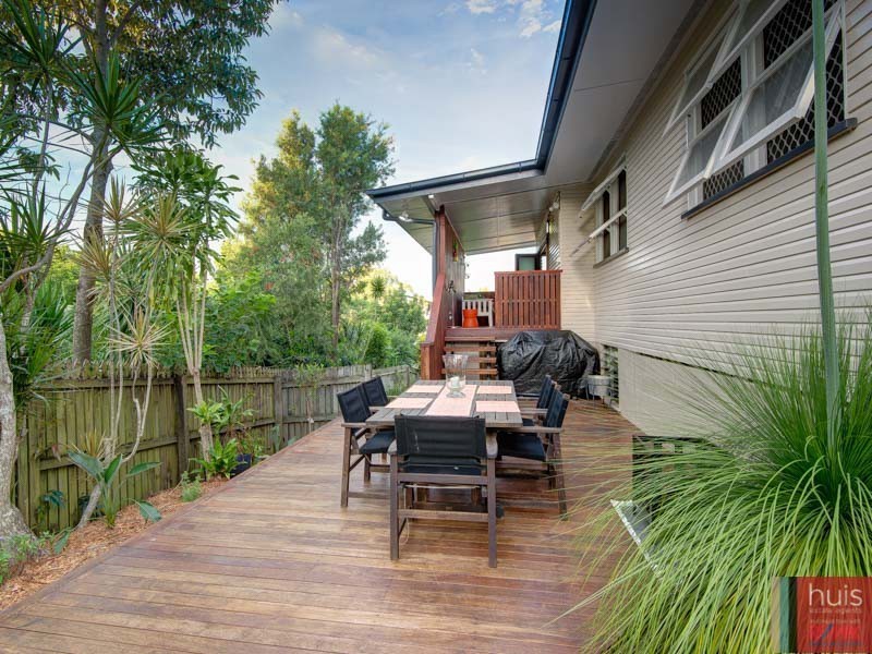 6 Tara St, Stafford Heights QLD 4053