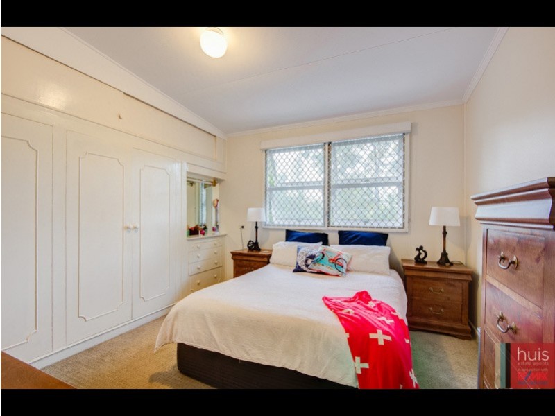 6 Tara St, Stafford Heights QLD 4053