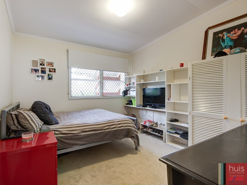 6 Tara St, Stafford Heights QLD 4053