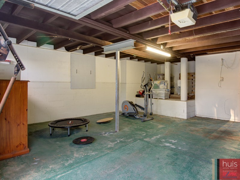 6 Tara St, Stafford Heights QLD 4053