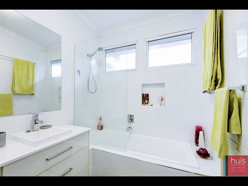 6 Tara St, Stafford Heights QLD 4053