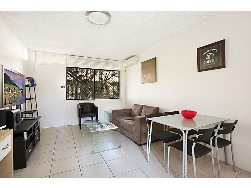 2/74 Highland Tce, St Lucia QLD 4067