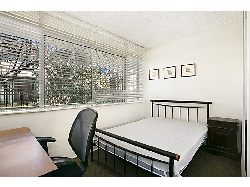 2/74 Highland Tce, St Lucia QLD 4067