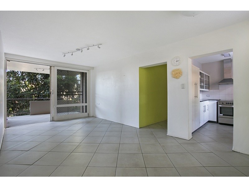 2/225 Carmody Road, St Lucia QLD 4067