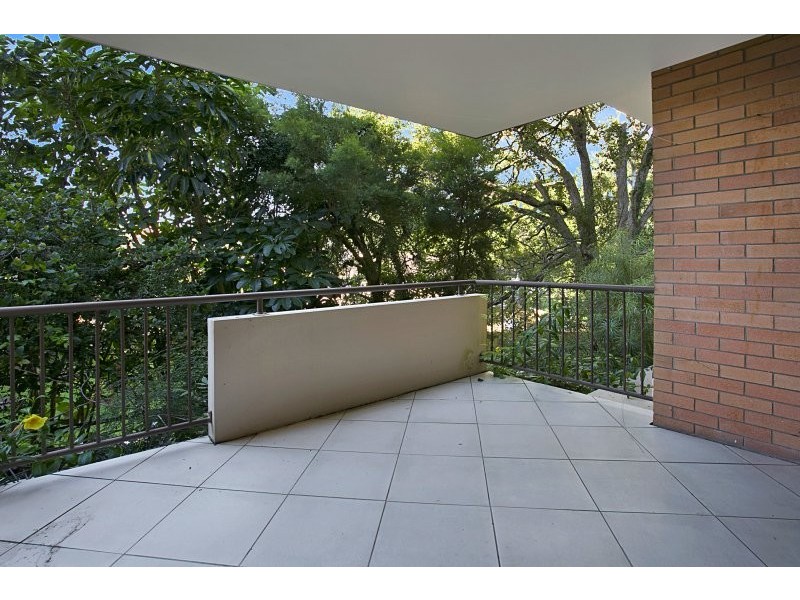 2/225 Carmody Road, St Lucia QLD 4067