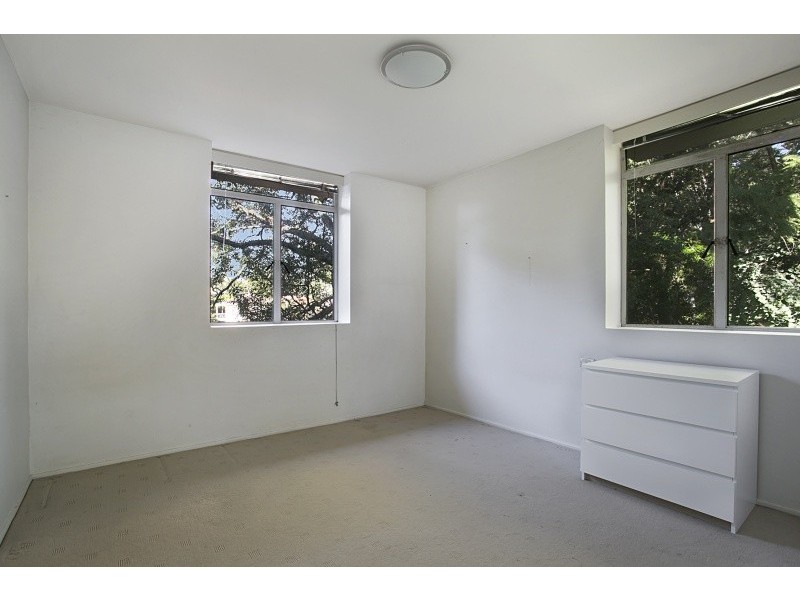 2/225 Carmody Road, St Lucia QLD 4067
