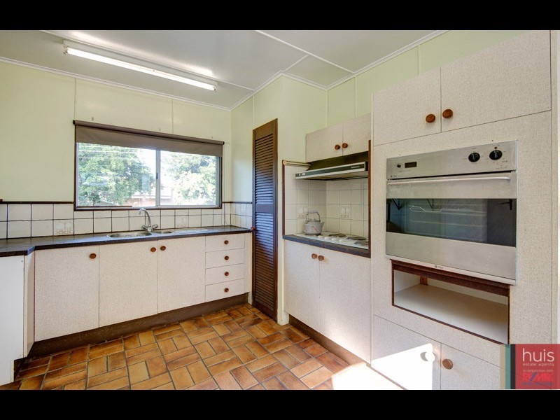 15 Herswell Avenue, Wynnum West QLD 4178