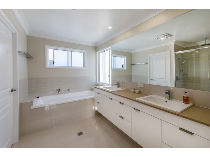 42 Alexandra Street, Bardon QLD 4065