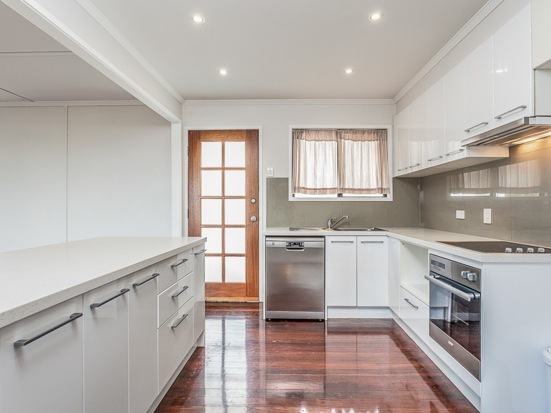 10 Kingaroy Street, Stafford Heights QLD 4053