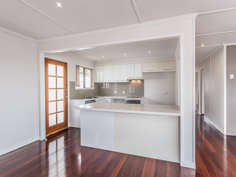 10 Kingaroy Street, Stafford Heights QLD 4053