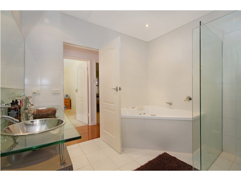 99 Jerrang Street, Indooroopilly QLD 4068