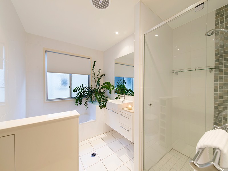 64 Lorward Avenue, Bardon QLD 4065