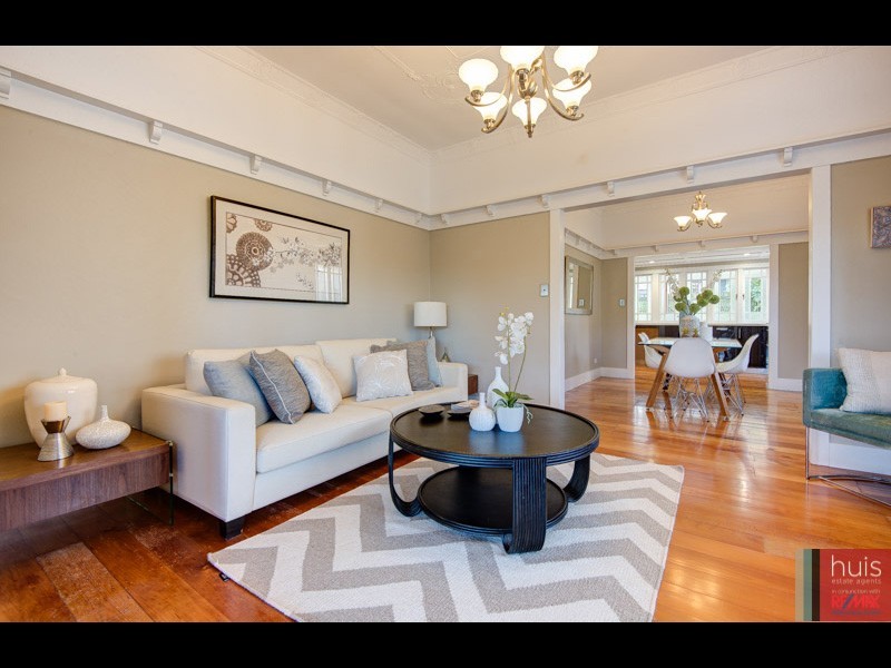 28 Pryde St, Camp Hill QLD 4152