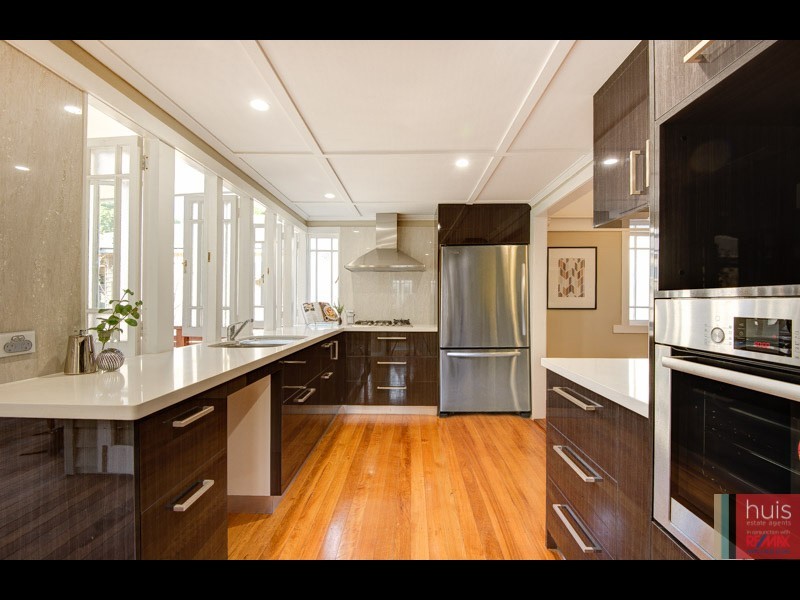 28 Pryde St, Camp Hill QLD 4152